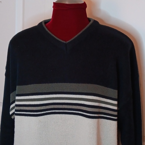 Xtremegear Men's V-neck Sweater, Sz.XL. 5 For $50 - Picture 3 of 5